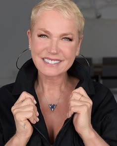 Xuxa Meneghel em retrato editorial